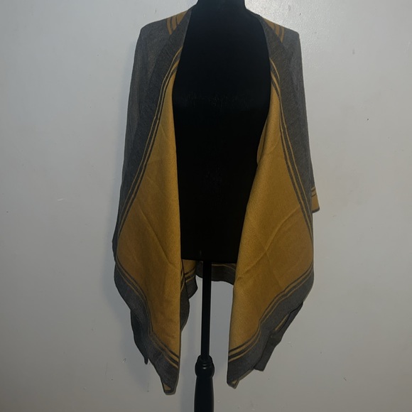 🌹ONE OF A KIND Peruvian Connection Cape🌹 - Picture 2 of 7